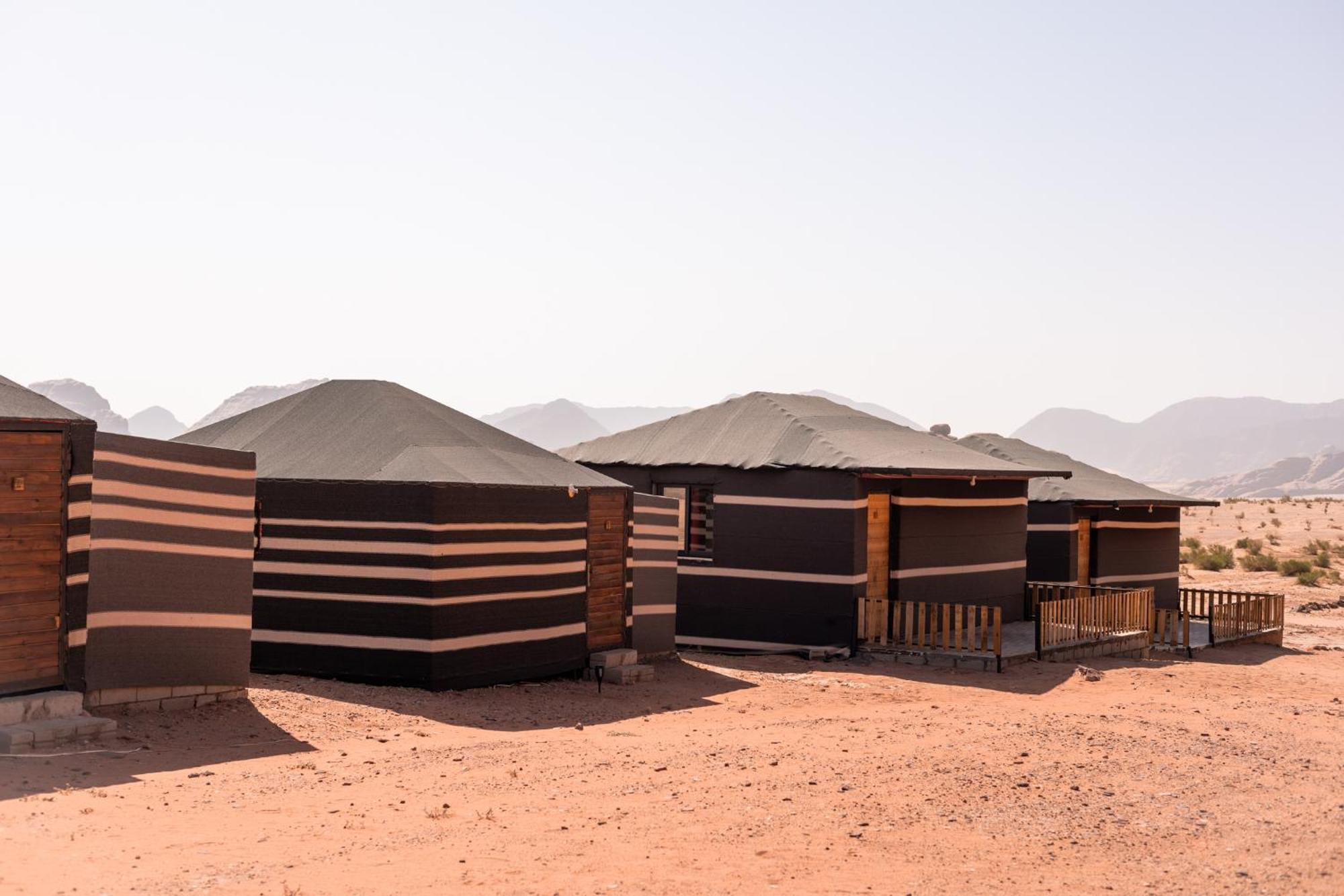 Beduin Star Trail Camp Bed & Breakfast Wadi Rum Bagian luar foto