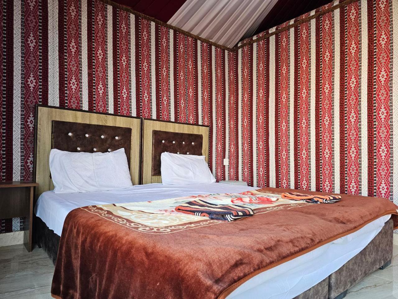 Beduin Star Trail Camp Bed & Breakfast Wadi Rum Bagian luar foto