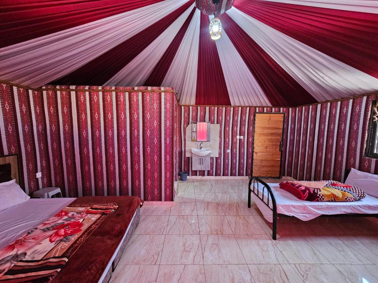 Beduin Star Trail Camp Bed & Breakfast Wadi Rum Bagian luar foto