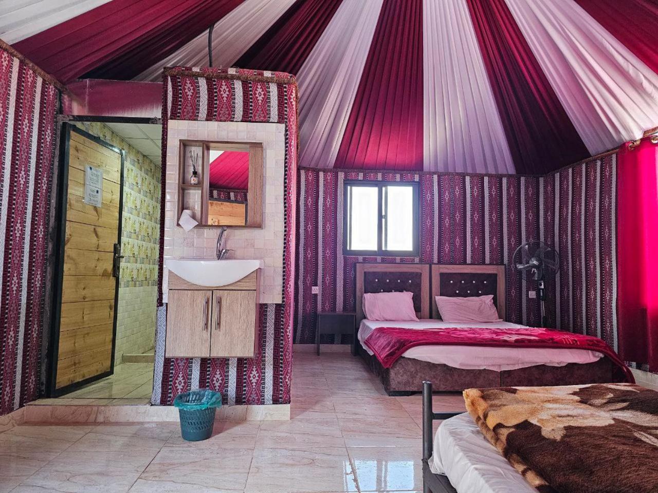 Beduin Star Trail Camp Bed & Breakfast Wadi Rum Bagian luar foto