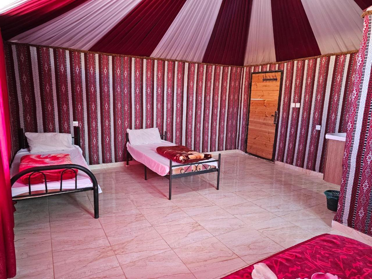 Beduin Star Trail Camp Bed & Breakfast Wadi Rum Bagian luar foto