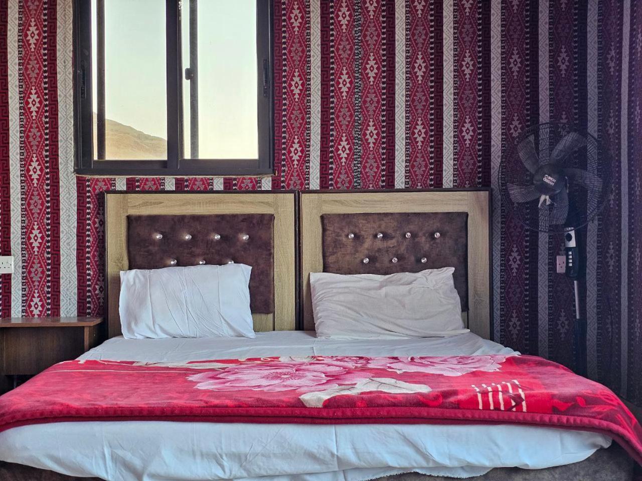 Beduin Star Trail Camp Bed & Breakfast Wadi Rum Bagian luar foto