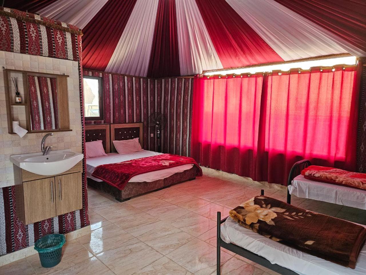 Beduin Star Trail Camp Bed & Breakfast Wadi Rum Bagian luar foto
