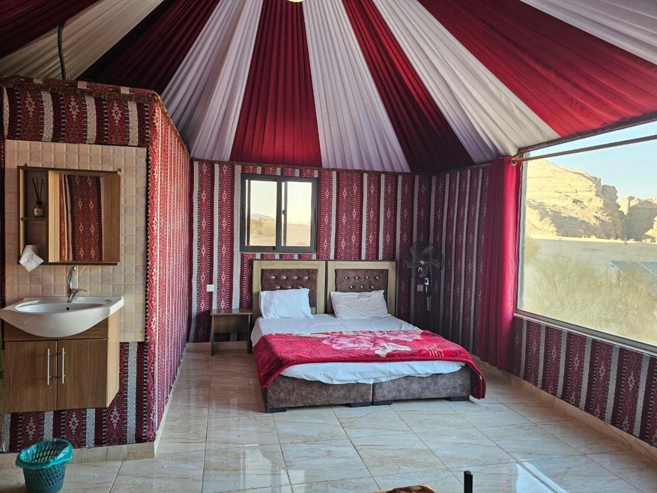 Beduin Star Trail Camp Bed & Breakfast Wadi Rum Bagian luar foto