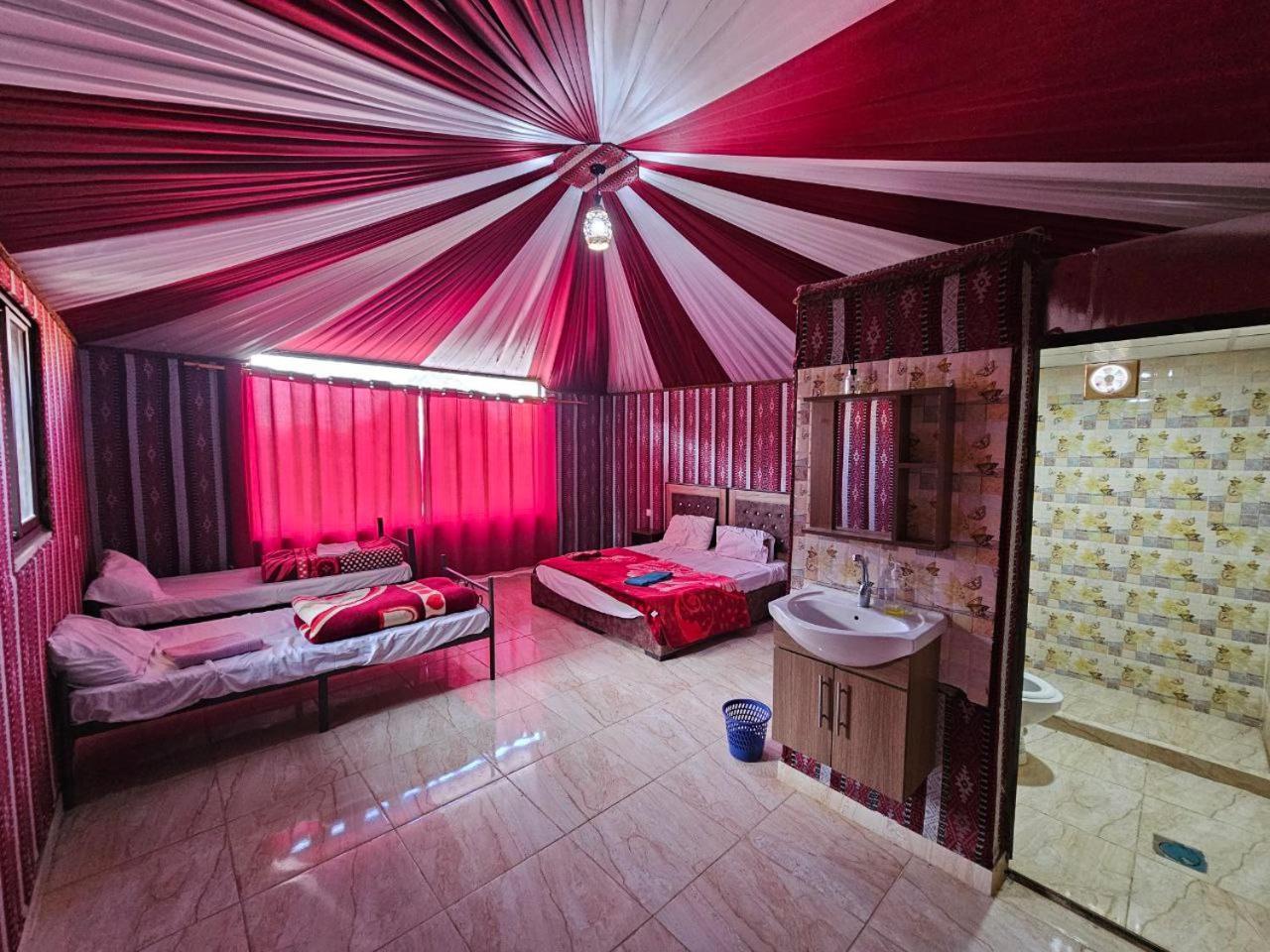 Beduin Star Trail Camp Bed & Breakfast Wadi Rum Bagian luar foto