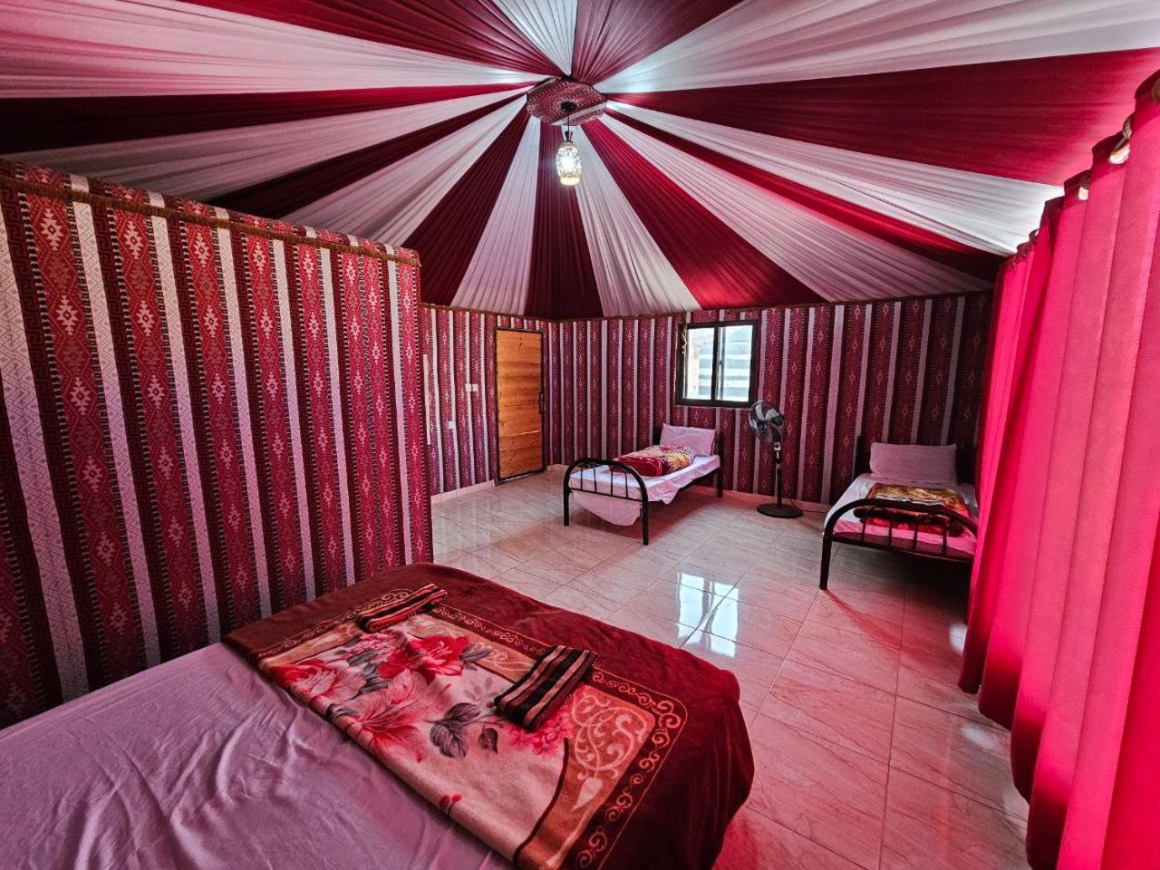 Beduin Star Trail Camp Bed & Breakfast Wadi Rum Bagian luar foto