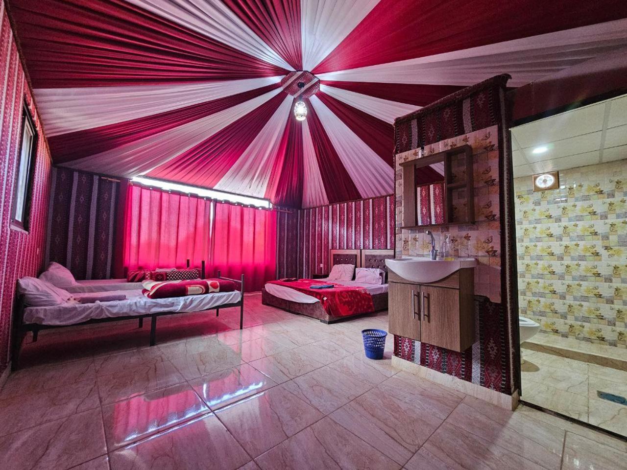 Beduin Star Trail Camp Bed & Breakfast Wadi Rum Bagian luar foto