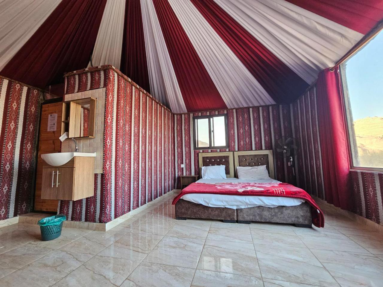Beduin Star Trail Camp Bed & Breakfast Wadi Rum Bagian luar foto