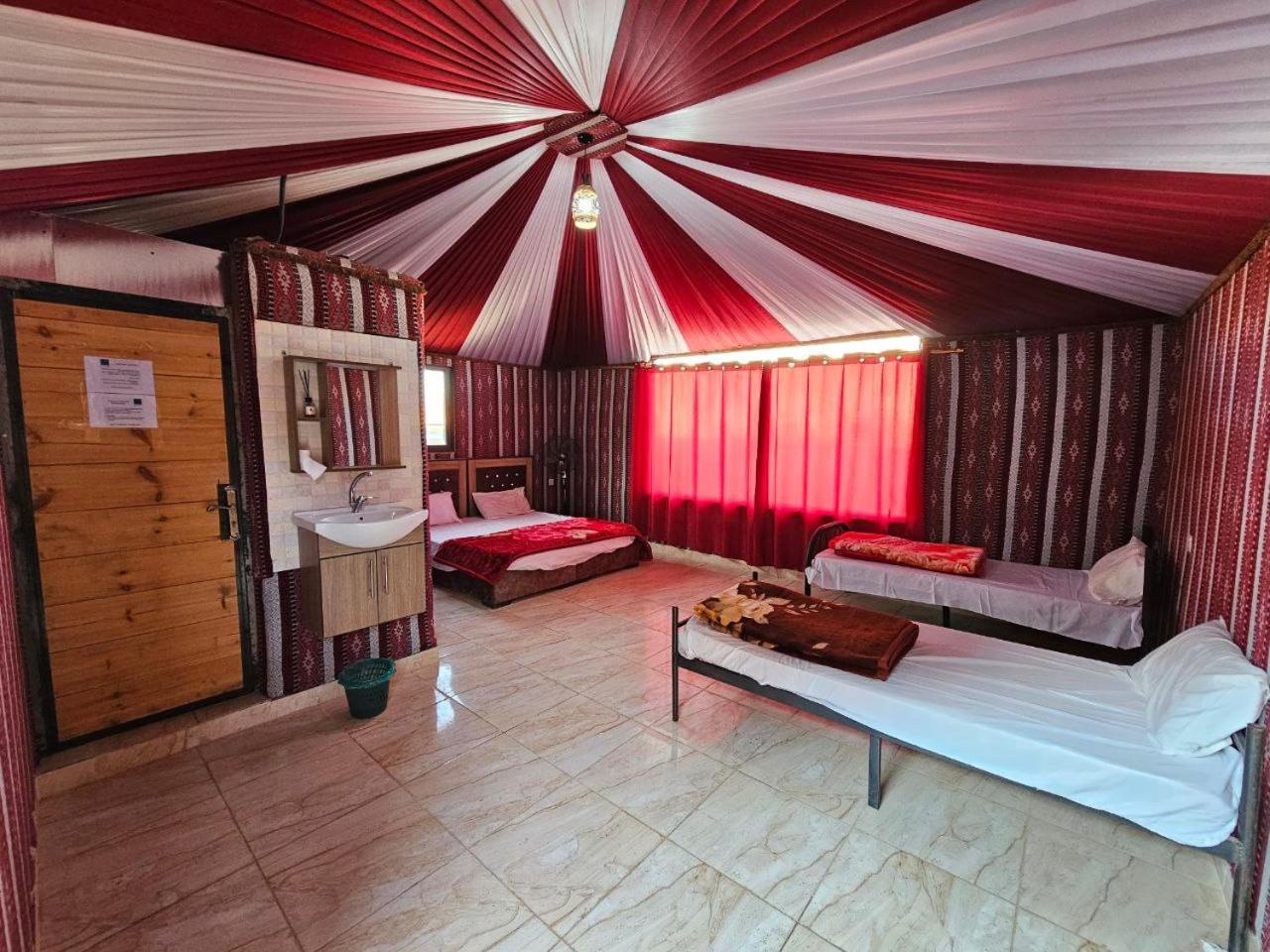 Beduin Star Trail Camp Bed & Breakfast Wadi Rum Bagian luar foto