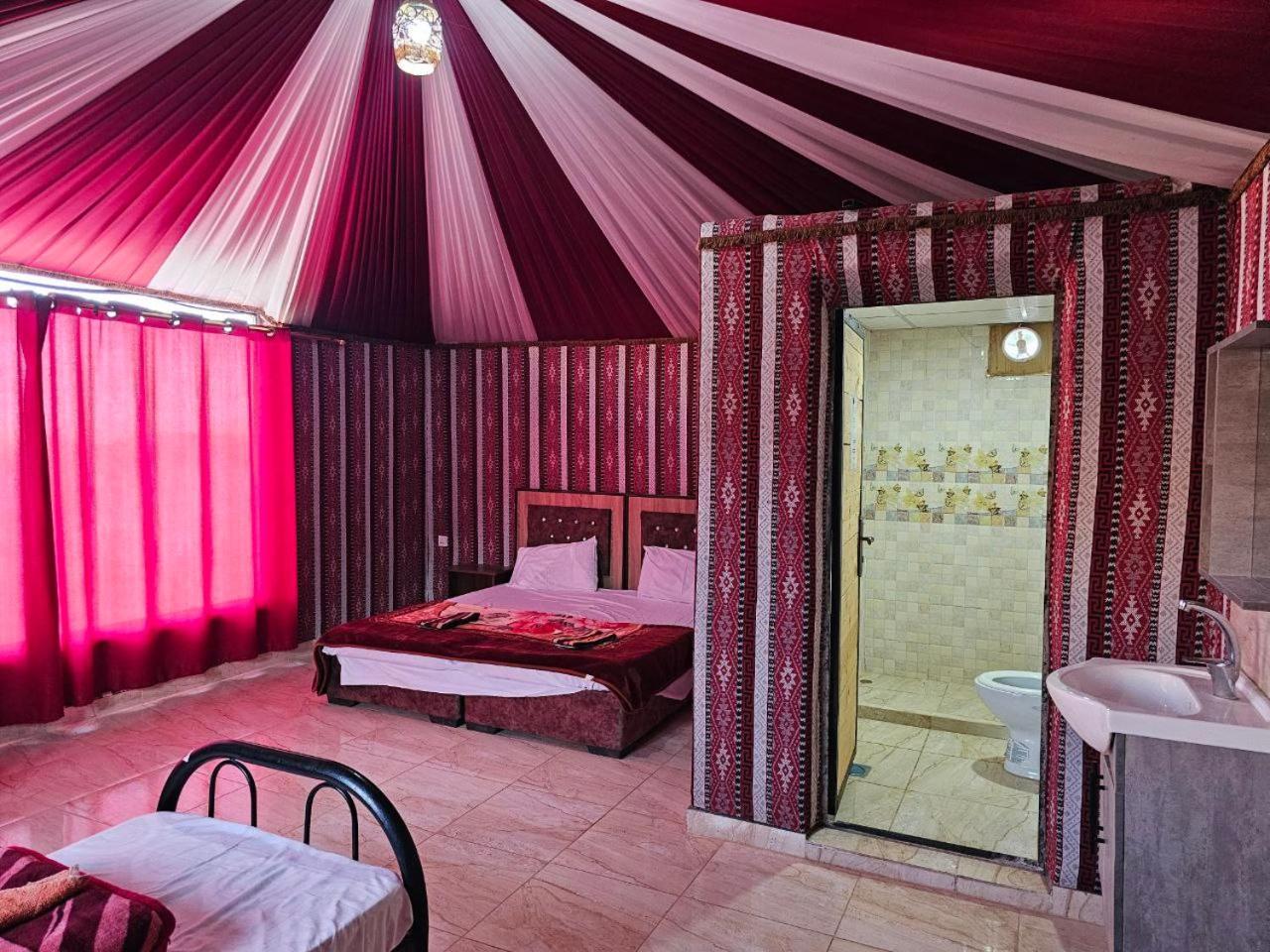 Beduin Star Trail Camp Bed & Breakfast Wadi Rum Bagian luar foto